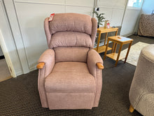 Load image into Gallery viewer, BIG BRAND SALE 'Celebrity Westbury' Manual Recliner