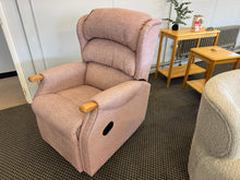 Load image into Gallery viewer, BIG BRAND SALE 'Celebrity Westbury' Manual Recliner